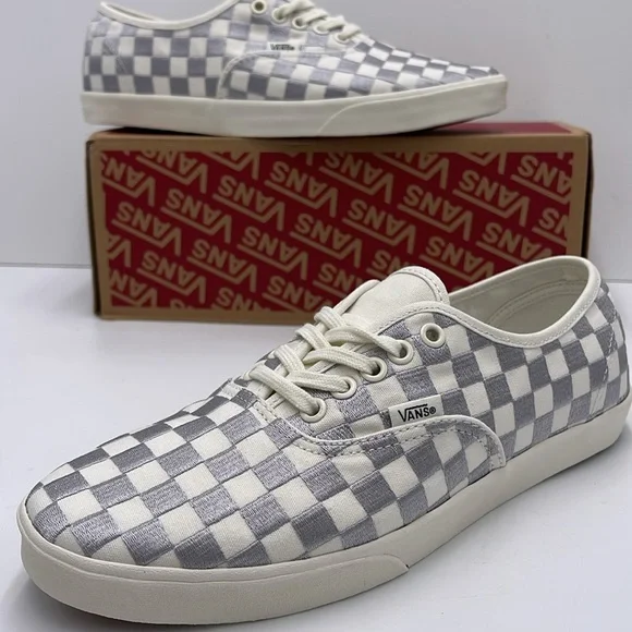 Vans WMNS Authentic Lowpro Embroidered Check Lunar R
VN000D047VF
Sneakers - Picture 15 of 16